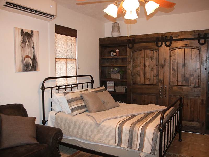 Carriage-House-Bed-at-Cow-Camp-Lodging-in-Fort-Davis